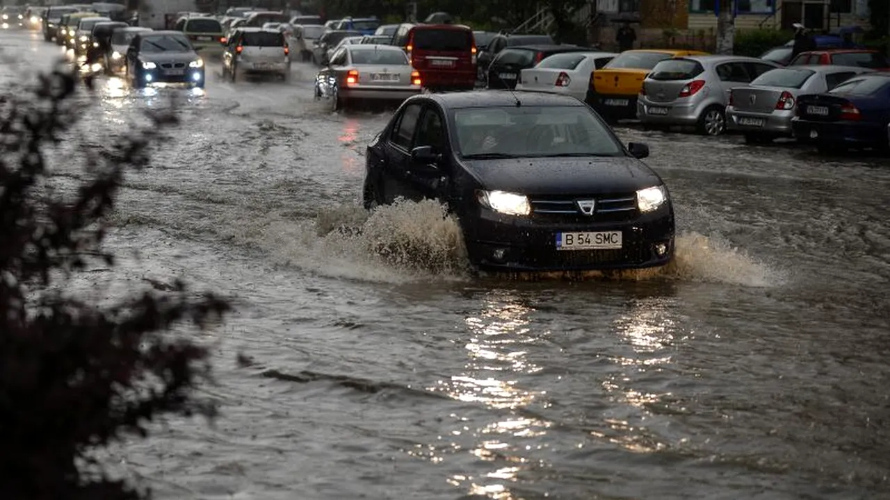 Cod portocaliu de inundații în două județe