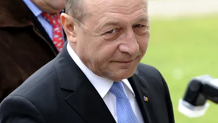 Președintele Băsescu îi felicită pe elevii care au ales învățământul profesional. 