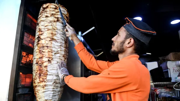 Orașul din România în care se comandă peste 10.000 de shaorma pe zi. „Și asta e doar așa, rotunjit. Cifra ar putea fi mai mare”