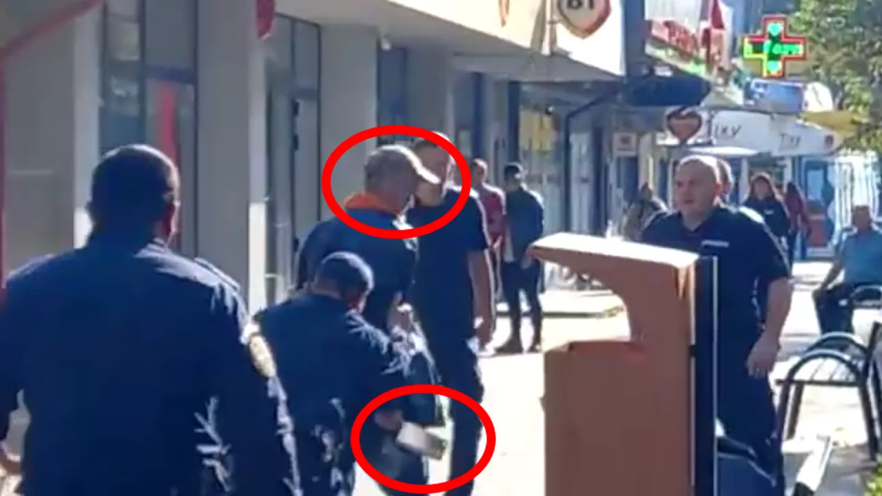 VIDEO - Panică pe o stradă din Focșani: Un bărbat a amenințat trecătorii cu un satâr / Momentul în care jandarmii l-au pus la pământ