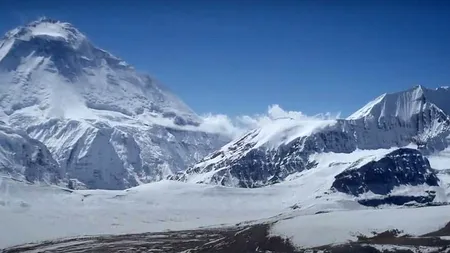 Doi români vor să cucereasca vârful Dhaulagiri