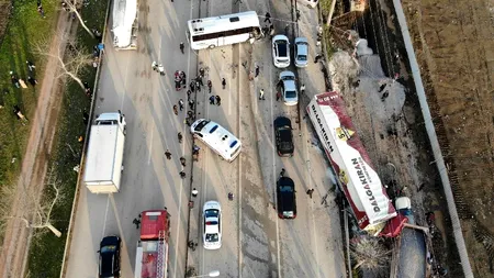 Masacru în Turcia. Zeci de mașini, spulberate în lanț de un tir rămas fără frâne