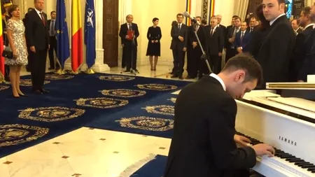 Cine e designerul rochiei primei doamne, Carmen Iohannis, și cât costă o astfel de rochie