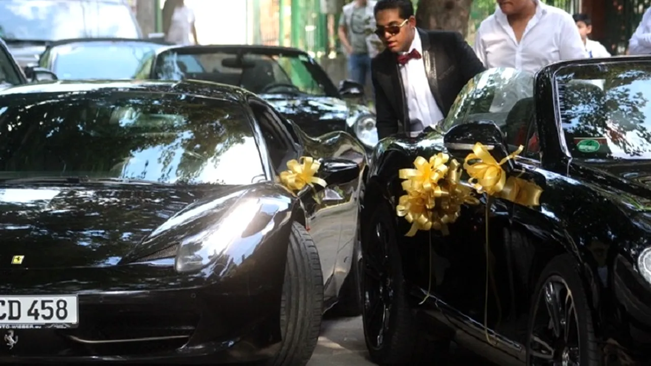 Un clan țigănesc a organizat miercuri seară o nuntă în centrul Timișoarei, ocupând un bulevard lângă Primărie. La ora 21, nuntașii au avut O MARE SURPRIZĂ