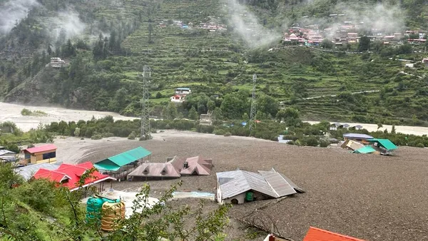 INUNDAȚIILE din India s-au soldat cu patru morți/ Autoritățile desfășoară echipaje pentru găsirea persoanelor dispărute