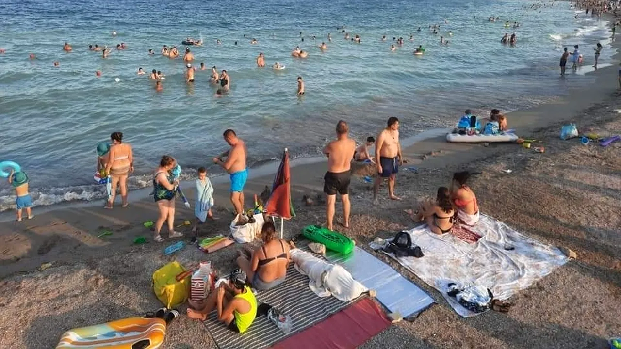 Turiștii au rămas fără cuvinte. Ce a apărut astăzi pe plaja din Eforie Nord