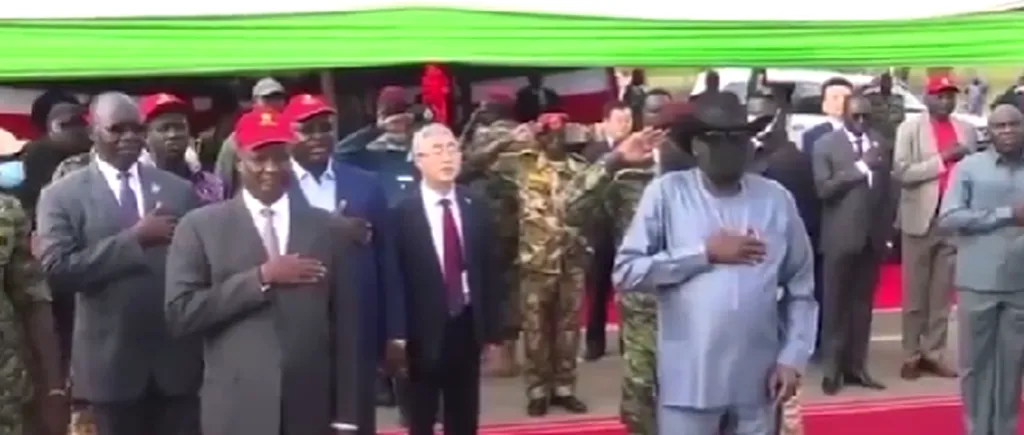 VIDEO | Președintele Sudanului de Sud, incident extrem de neplăcut în public. Salva Kiir Mayardit a făcut pe el