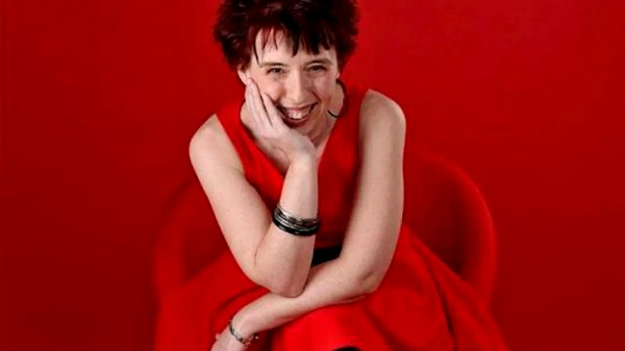 Boala bizară de care suferă această femeie. Ce se întâmplă în timpul crizelor pe care le are zilnic