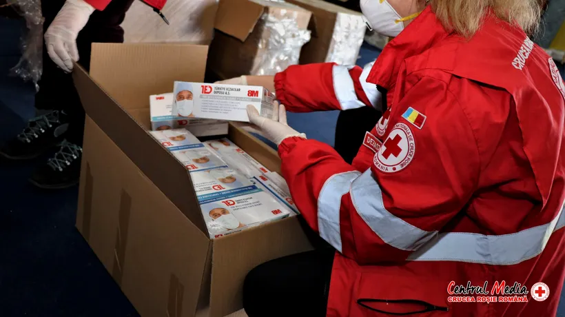 COVID-19. Un milion de măști sanitare au ajuns în depozitul Crucii Roșii. Cine sunt beneficiarii - GALERIE FOTO