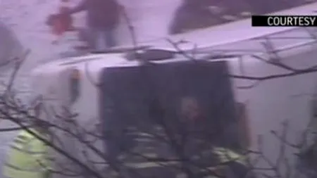 Cel puțin 30 de răniți în SUA, după ce un autocar a ieșit de pe o autostradă, din cauza viscolului