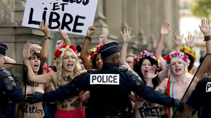 Zeci de membre ale mișcării Femen au manifestat în fața Palatului de Justiție din Paris. „Feministe, nu exhibiționiste