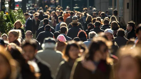 Cum este românul din statistici: trăiește puțin, dar muncește mult pentru calitatea vieții sale