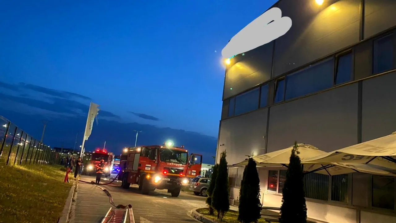 Incendiu la o fabrică de componente electrice din Sibiu. Nu s-au înregistrat victime