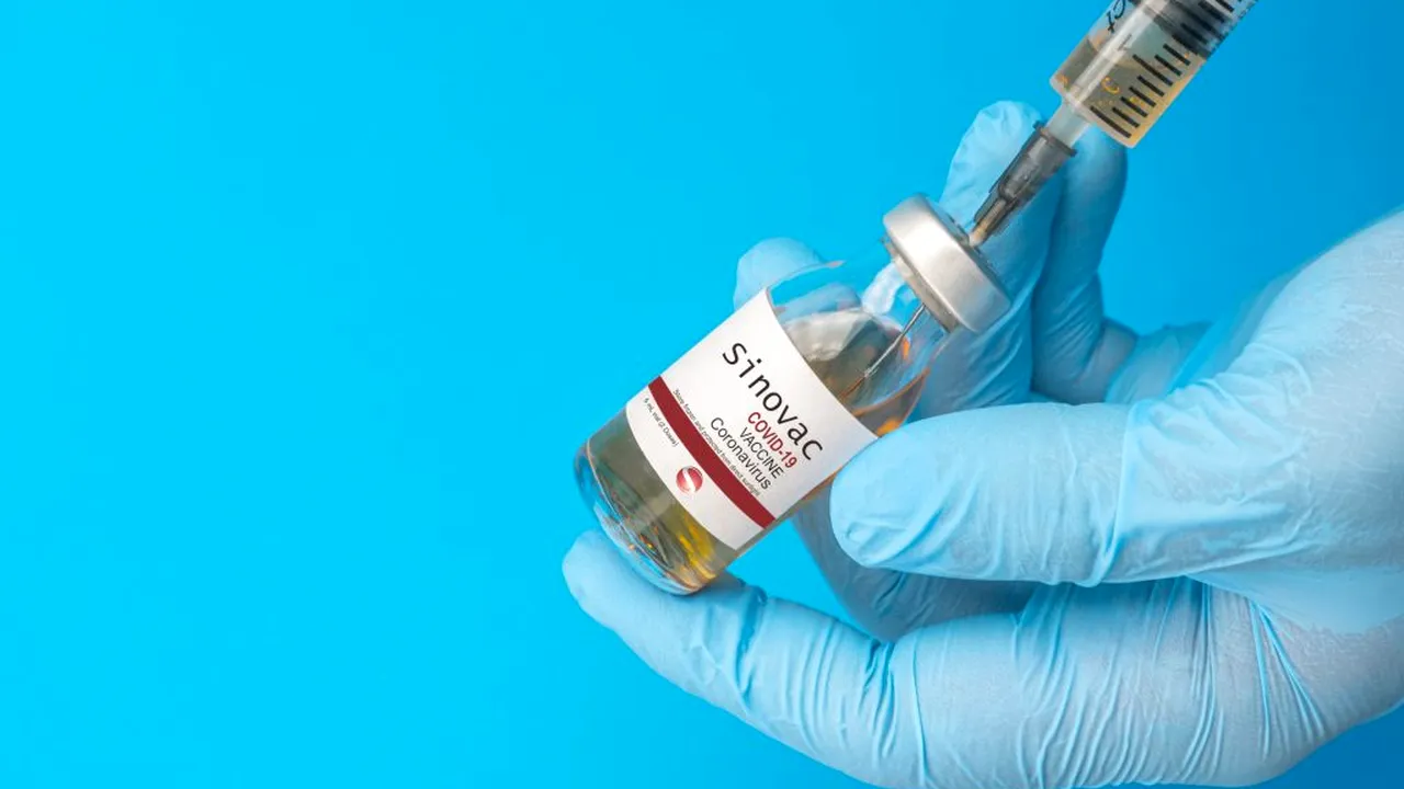 Cercetătorii brazilieni anunță că vaccinul chinezesc produs de Sinovac are o eficiență de puțin peste 50%