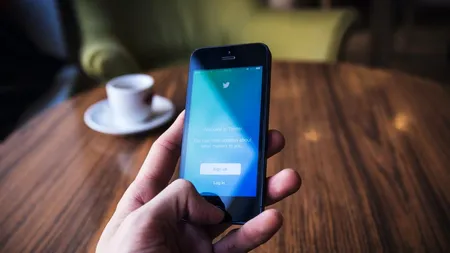 Twitter intenţionează să menţină permanent blocarea contului lui Donald Trump