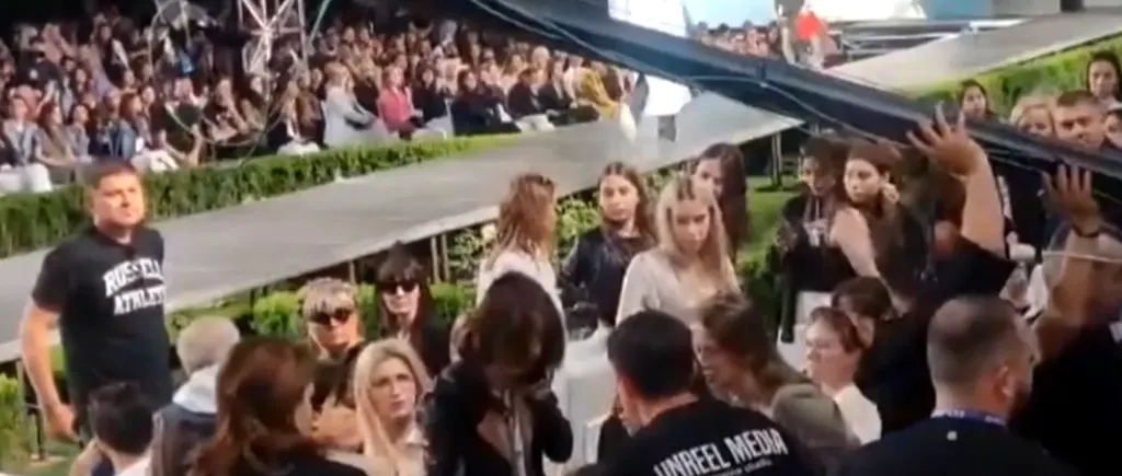 Clipe de groază la o prezentare de MODĂ din Iași. O macara a căzut peste spectatori, rănind o tânără