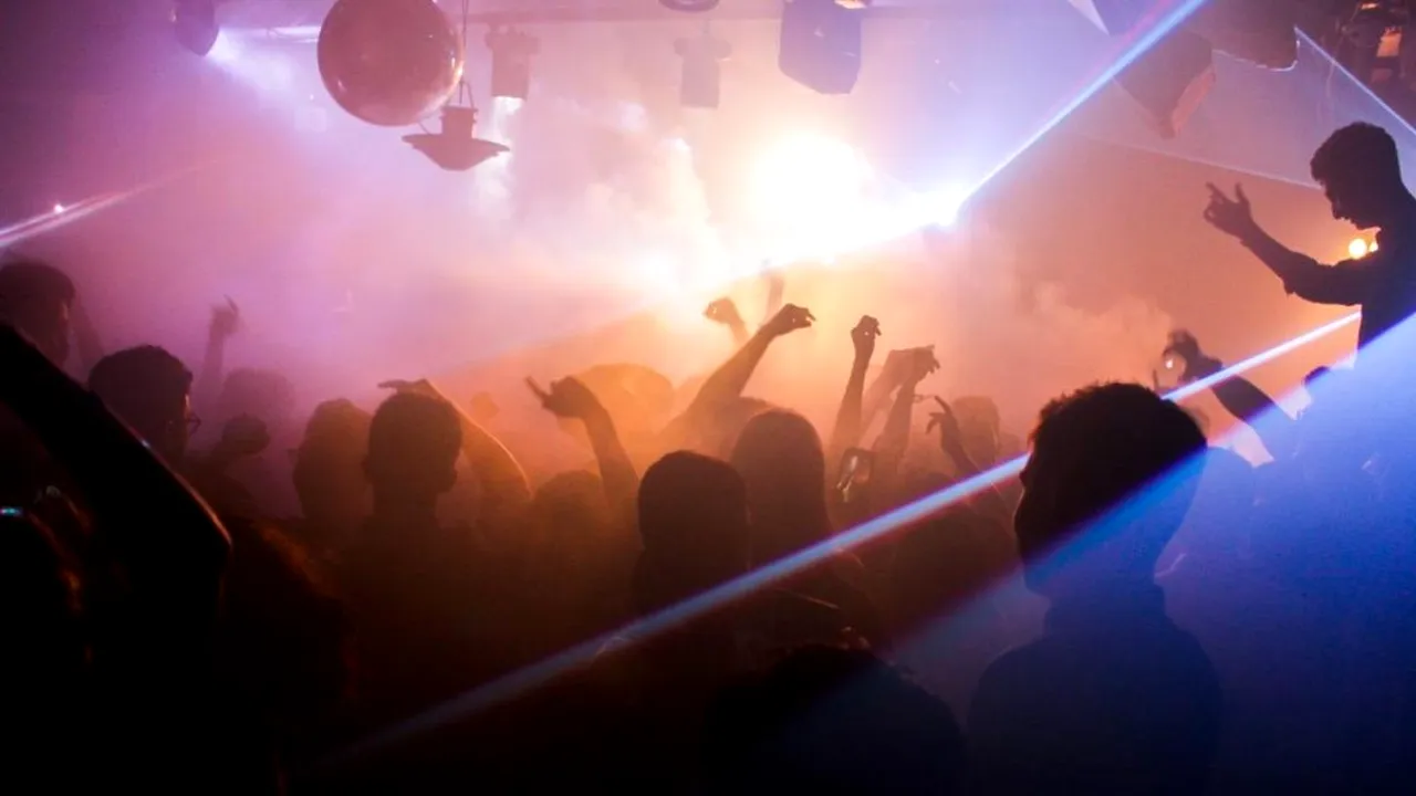 Petrecere cu peste 100 de persoane, „spartă” de polițiștii din Arad