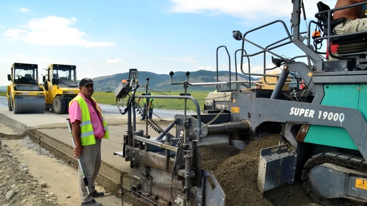 Primul drum construit în Prahova după 1989, care leagă două stațiuni montane, va fi deschis circulației publice