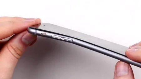 STUDIU. Câți români au renunțat la intenția de a cumpăra iPhone 6 după ce au auzit că telefonul se poate îndoi ușor