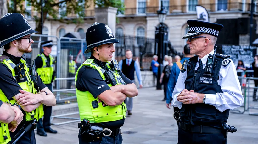 Doi polițiști au fost înjunghiați chiar în centrul Londrei. Cine este presupusul autor