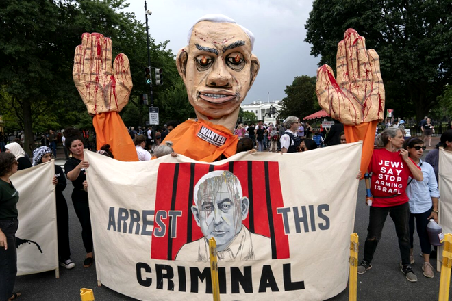 Manifestanții protestează împotriva vizitei premierului israelian Benjamin Netanyahu la Casa Albă în timpul unui miting la Lafayette Park, joi, 25 iulie 2024, la Washington. Profimedia
