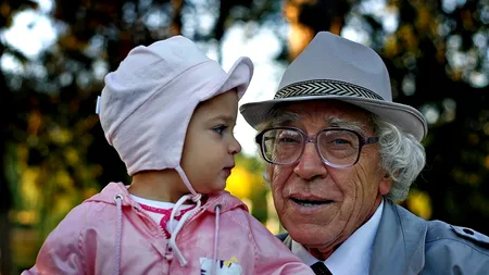 În lipsă de bani, senatorii le dau bunicilor „o zi a lor