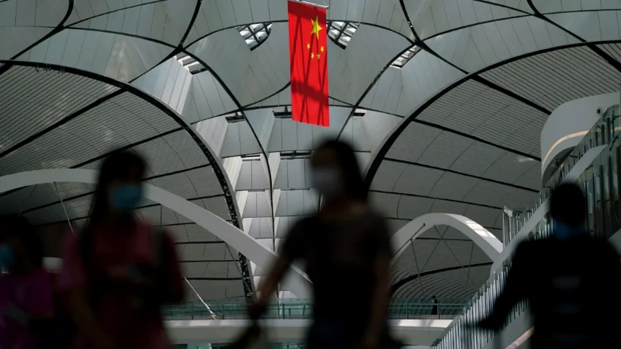 China dezvăluie reguli mai stricte de testare a coronavirusului pentru călătorii din SUA