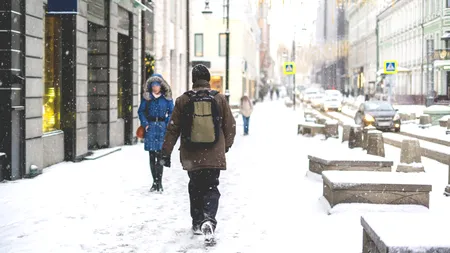 Prognoză meteo specială pentru București: Noi ninsori, strat de zăpădă de până la 14 centimetri și GHEȚUȘ luni dimineața