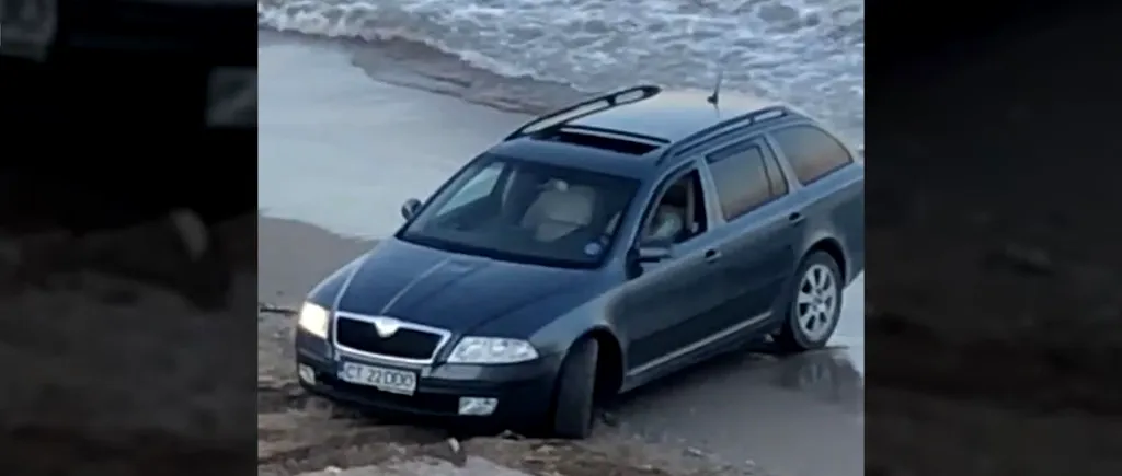 Un șofer de Octavia a rămas cu mașina în nisip, pe o plajă de la noi: „Dă-i, tată, dă-i”