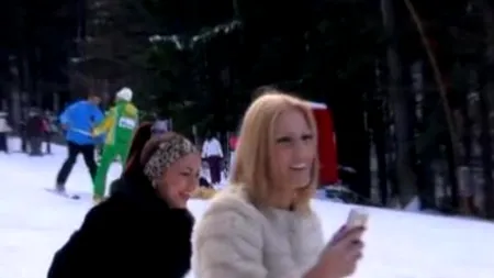 VIDEO. Cum a venit îmbrăcată această tânără pe pârtie, la Sinaia