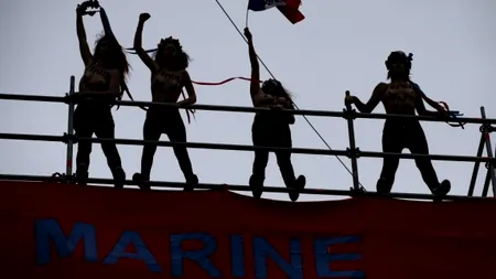 Protest în fața secției unde a votat Marine Le Pen. Mesajul afișat de Femen