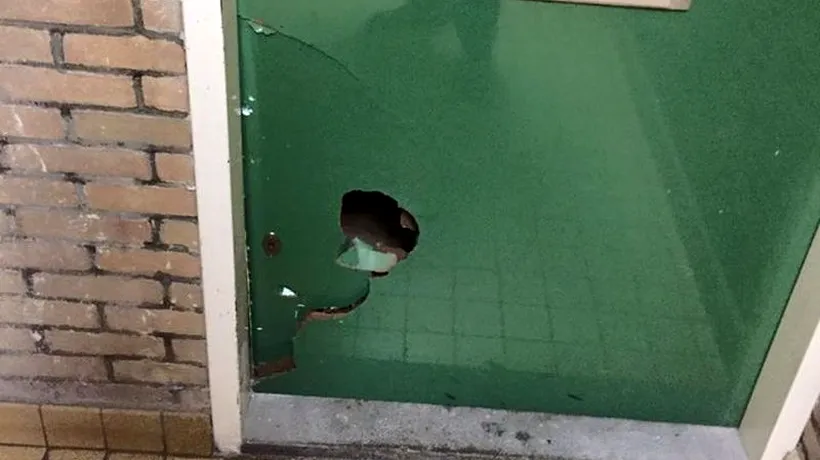 Poliția a dărâmat ușa unui cântăreț de operă după ce a confundat cântatul cu țipete