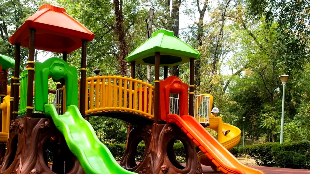 Patru locuri de joacă modernizate s-au deschis în mai multe zone din București. Cum arată noile zone de agrement pentru copii