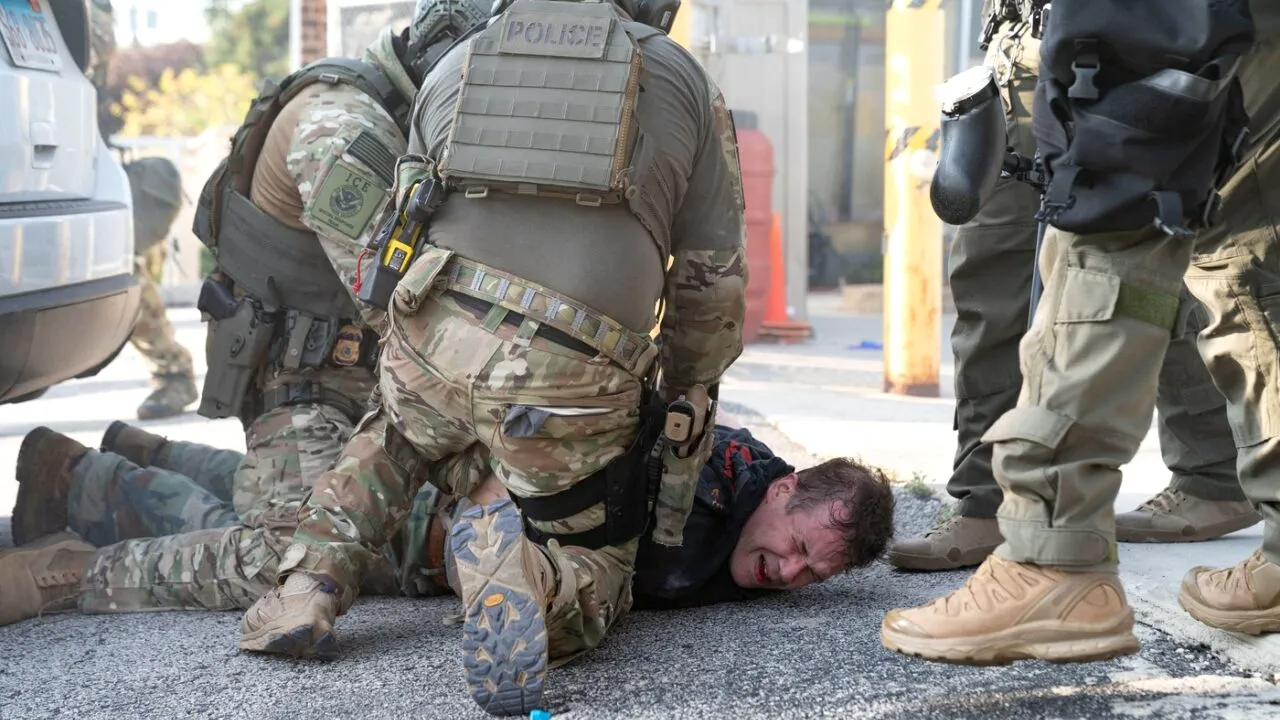 Trump a îndemnat la ARESTAREA primarului din Chicago și a guvernatorului statului Illinois. Garda Națională, trimisă la Chicago, Portland și Memphis