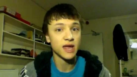 În urmă cu 5 ani era să moară din cauza anorexiei. Acum e vedetă pe YouTube și dă sfaturi celor care se luptă cu boala