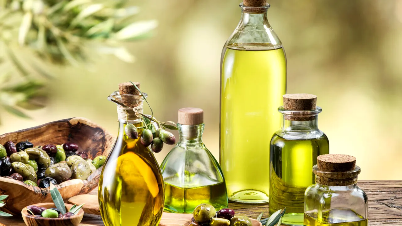 Singurul mod în care ar trebui să depozitezi uleiul de măsline, pentru a rămâne proaspăt, potrivit fermierilor