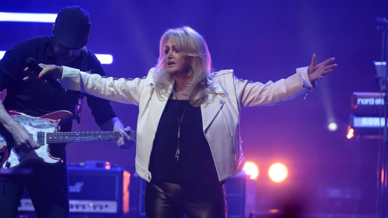 Bonnie Tyler, internată în spital în stare critică. Celebra cântăreață e plasată în comă indusă medical după o intervenție chirurgicală de urgență