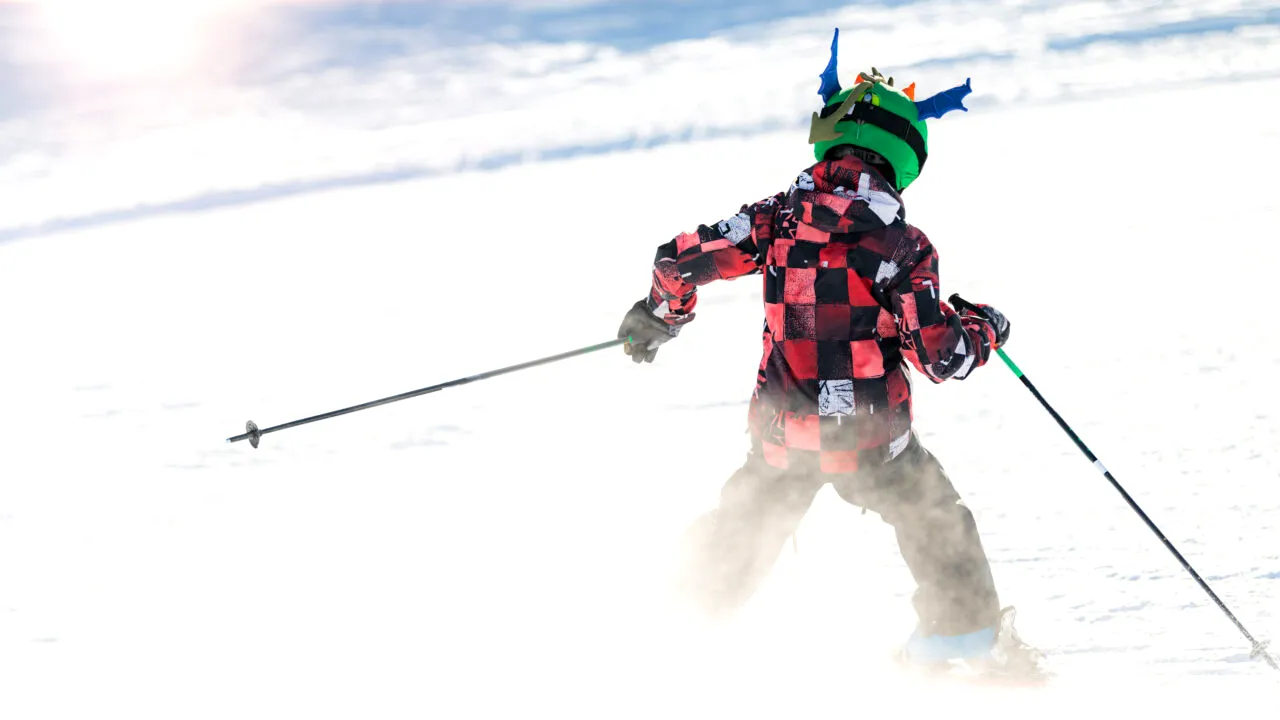 Polițiștii români PATRULEAZĂ împreună cu cei bulgari în stațiunea Pamporovo