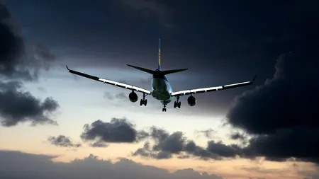 Un avion nu a reușit să aterizeze la Iași din cauza furtunii. Pilotul a survolat zona 40 de minute