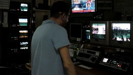 Televiziunea publică elenă continuă să emită pe Internet și pe un post privat al comuniștilor