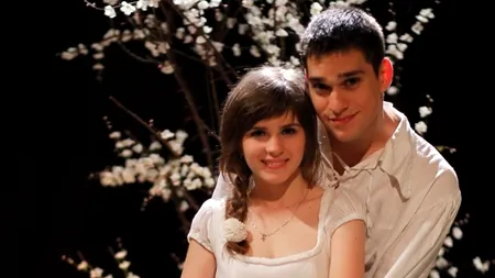 PARIU CU VIAȚA. Cristina și Vlad pun în scenă povestea „Romeo și Julieta. GALERIE FOTO
