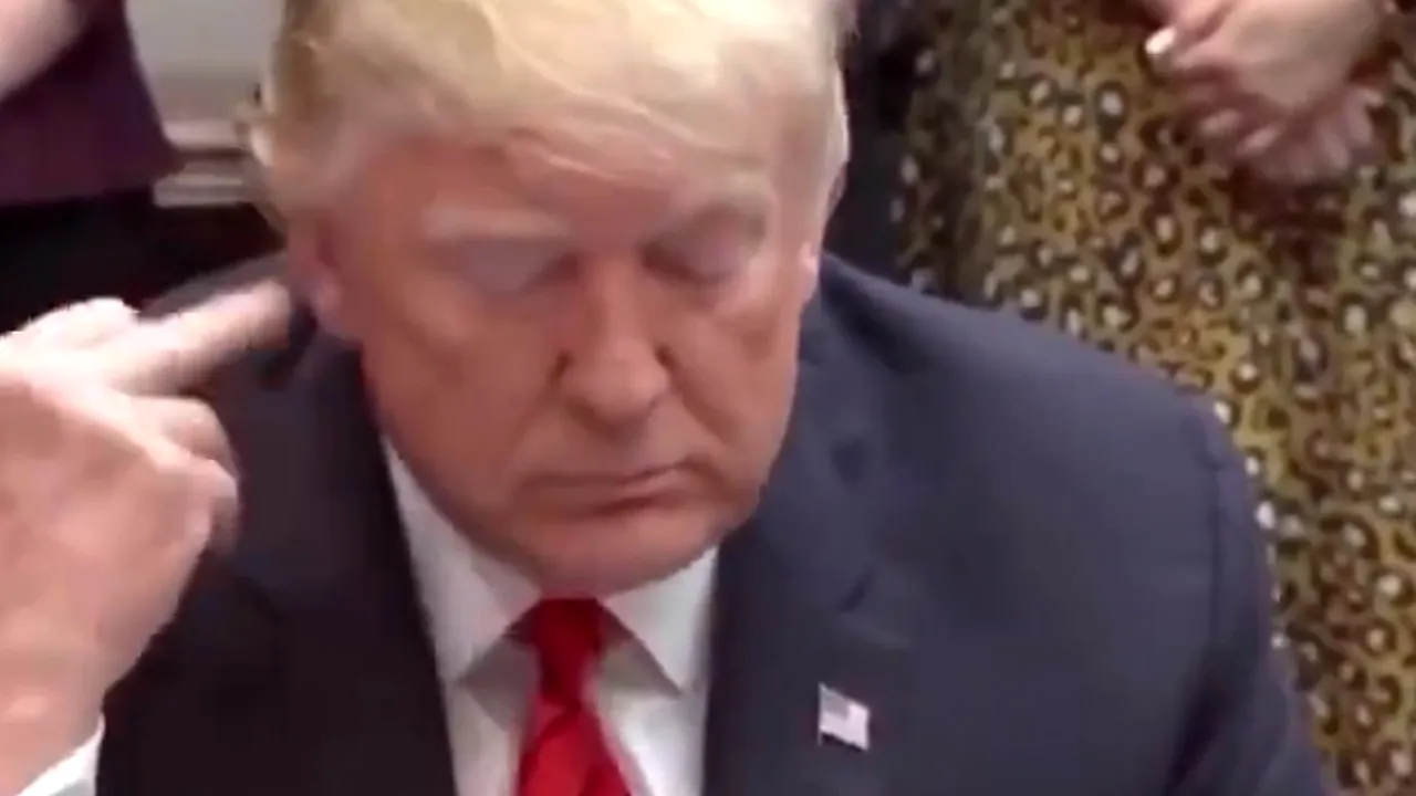 Trump, acuzat că i-a arătat degetul mijlociu unei astronaute care l-a corectat - VIDEO 