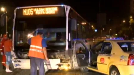 Accident grav în București: un autoturism, două taxiuri și un autobuz, implicate într-un carambol