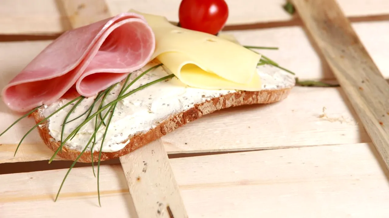 Mâncarea românilor, în pericol. Crește costul unitar de producție în industria mezelurilor și a lactatelor