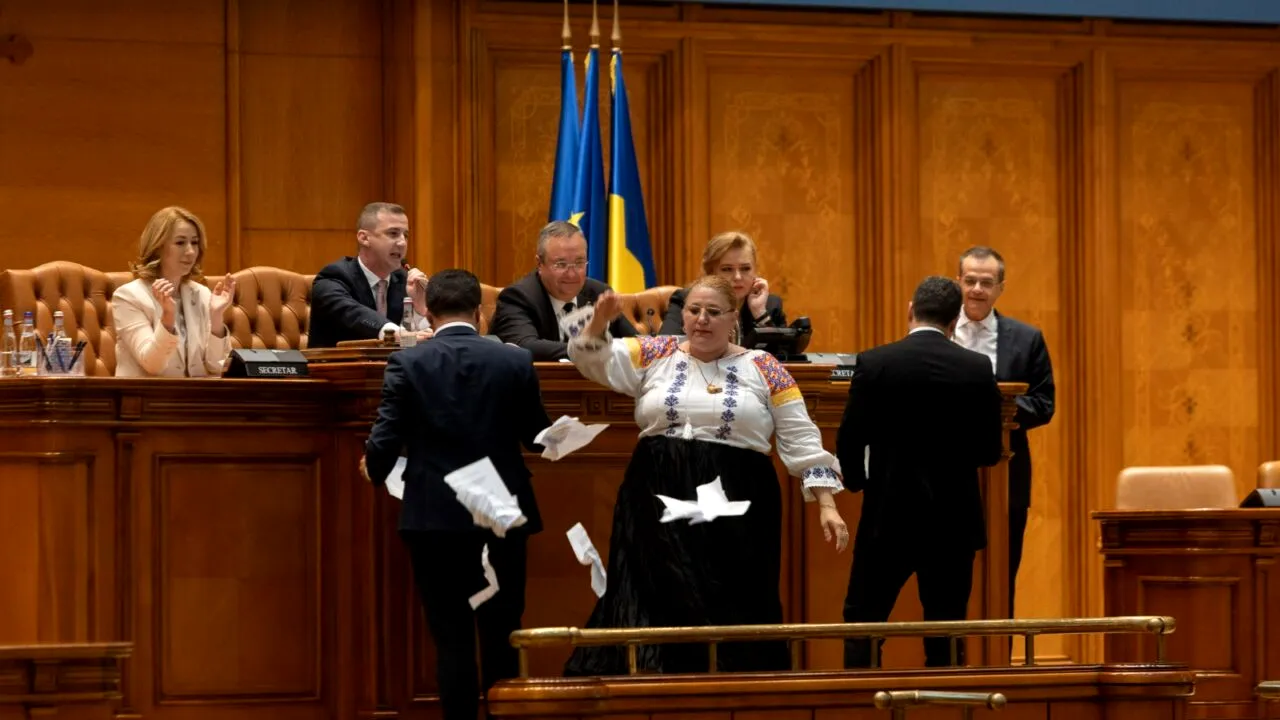 Atenție, fără țipete în Parlament! Deputații și senatorii gălăgioși vor fi evacuați din sală și penalizați