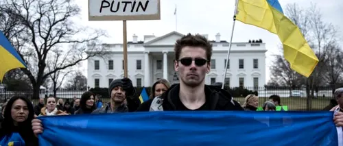 Sute de persoane protestează în apropierea Casei Albe și îi cer lui Obama să ia măsuri împotriva Rusiei