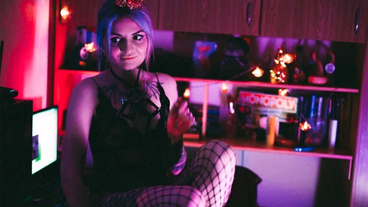 NOUA MODĂ. Orgii pe ZOOM pentru a combate plictiseala din izolare. Unde se întâmplă totul