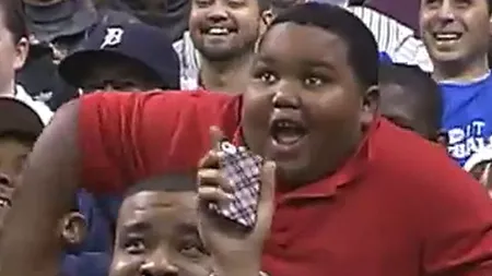 VIDEO: Spectacol în tribune, la un meci de baschet din SUA