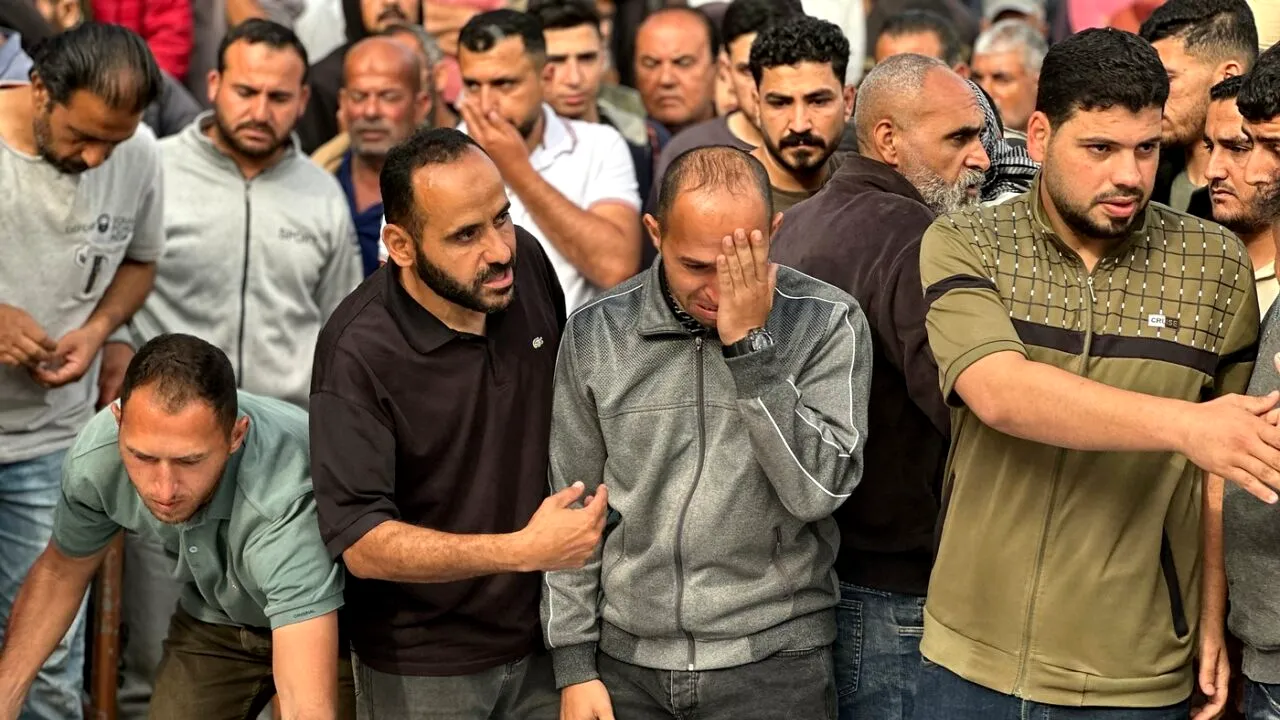 Gaza: 64 de persoane au fost UCISE în urma atacurilor israeliene peste noapte, conform agenției de apărare civilă