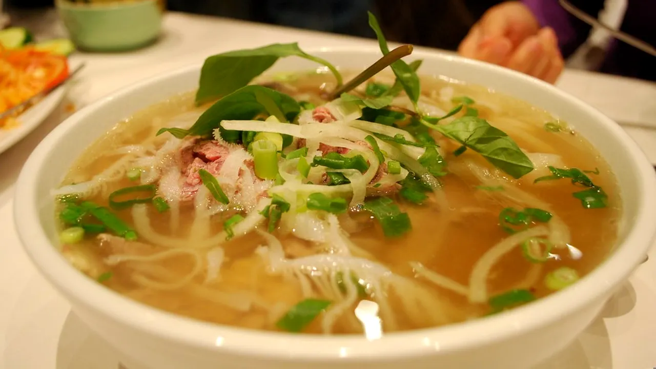 Ordinea în care se servesc felurile de mâncare. Când se servește supa sau ciorba